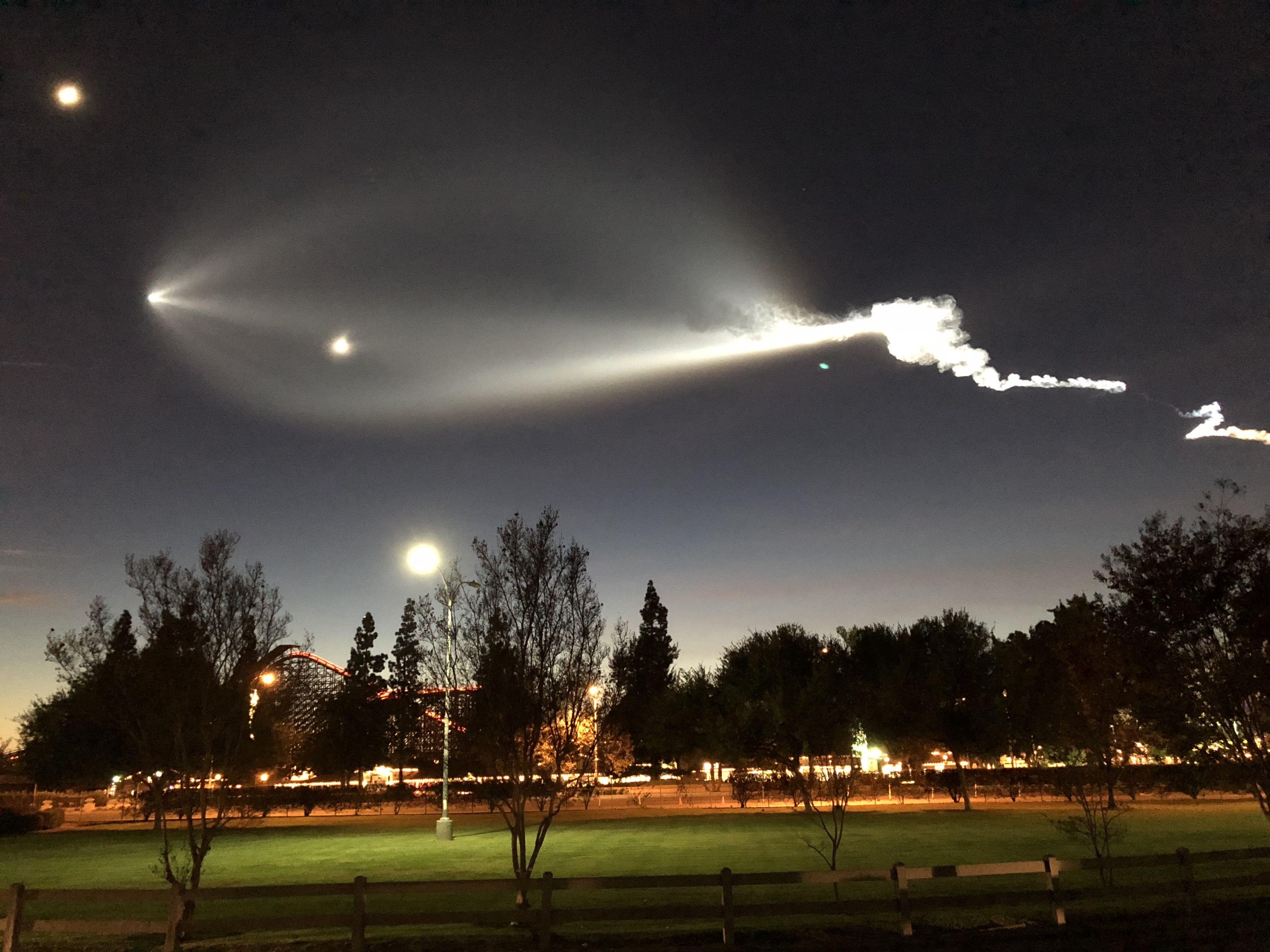 Вогненна куля, яку нещодавно спостерігали у небі над Каліфорнією, виявилась метеоритом. Він увійшов в атмосферу Землі на швидкості 60 км на годину.