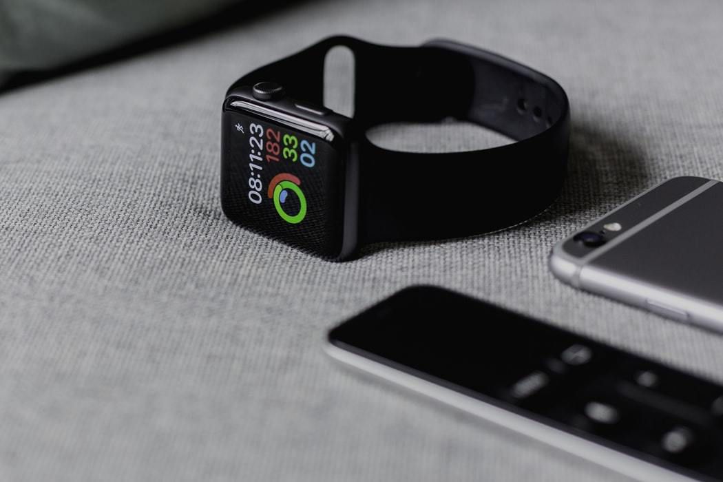 Розробники навчили iPhone та Apple Watch відкривати автомобіль. IPhone та Apple Watch з новим iOS перетворяться в ключі для автомобіля.
