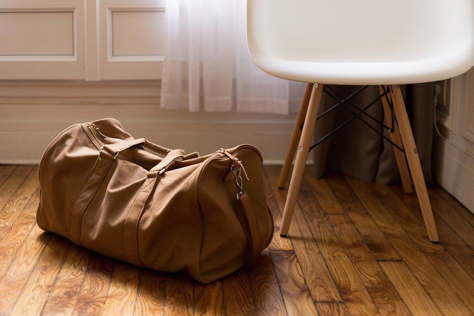 Чому не можна ставити сумку на підлогу: прикмети і забобони. Забобони і прикмети про сумки.
