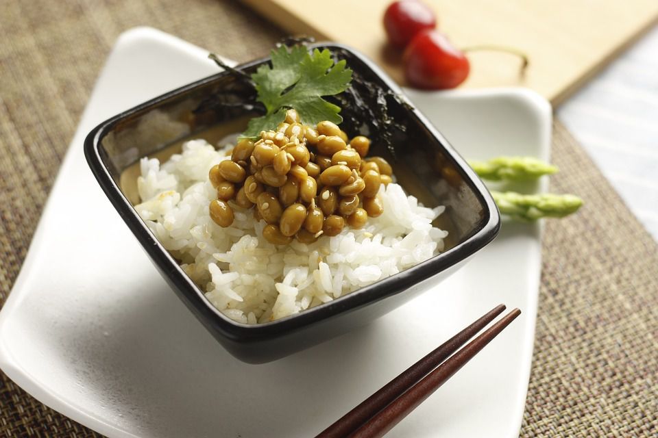 Доведена користь деяких страв японської кухні для здоров'я людини. Одна із яких — натто.