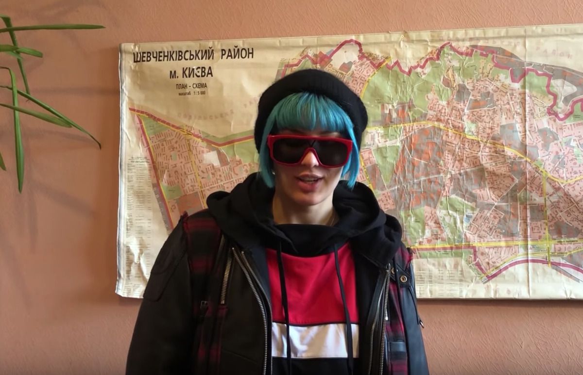 Київська поліція повернула співачці MARUV речі, які у неї вкрали з машини в січні цього року. MARUV записала відео для київської поліції.