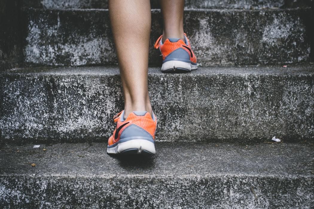 10 000 кроків не ефективні при схудненні. Доведена неефективність тривалої ходьби для зниження ваги.