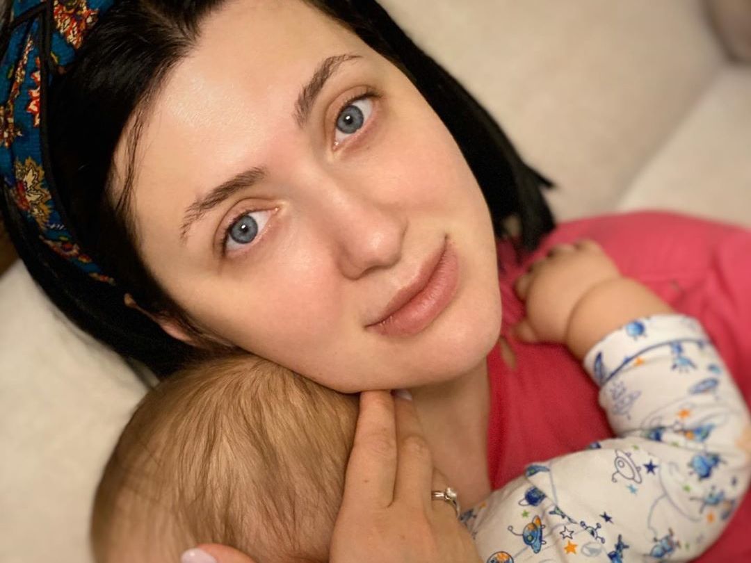 Сніжана Бабкіна поділилася з шанувальниками знімком 8-місячного сина. Зіркова мама розповіла про досягнення сина.