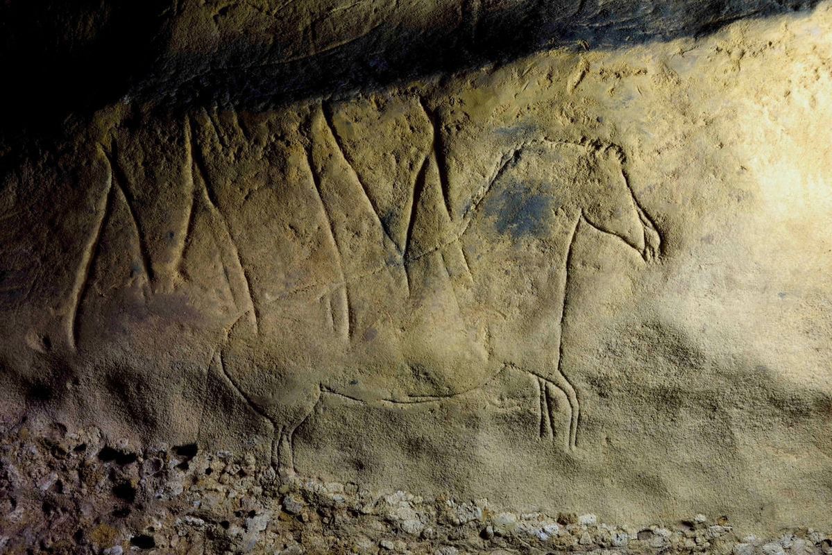 У Каталонії знайшли ритуальну печеру з сотнею древніх малюнків. Стиль зображень говорить про те, що вони з'являлися тут протягом довгого часу — печера, можливо, була для людей чимось на зразок святилища.