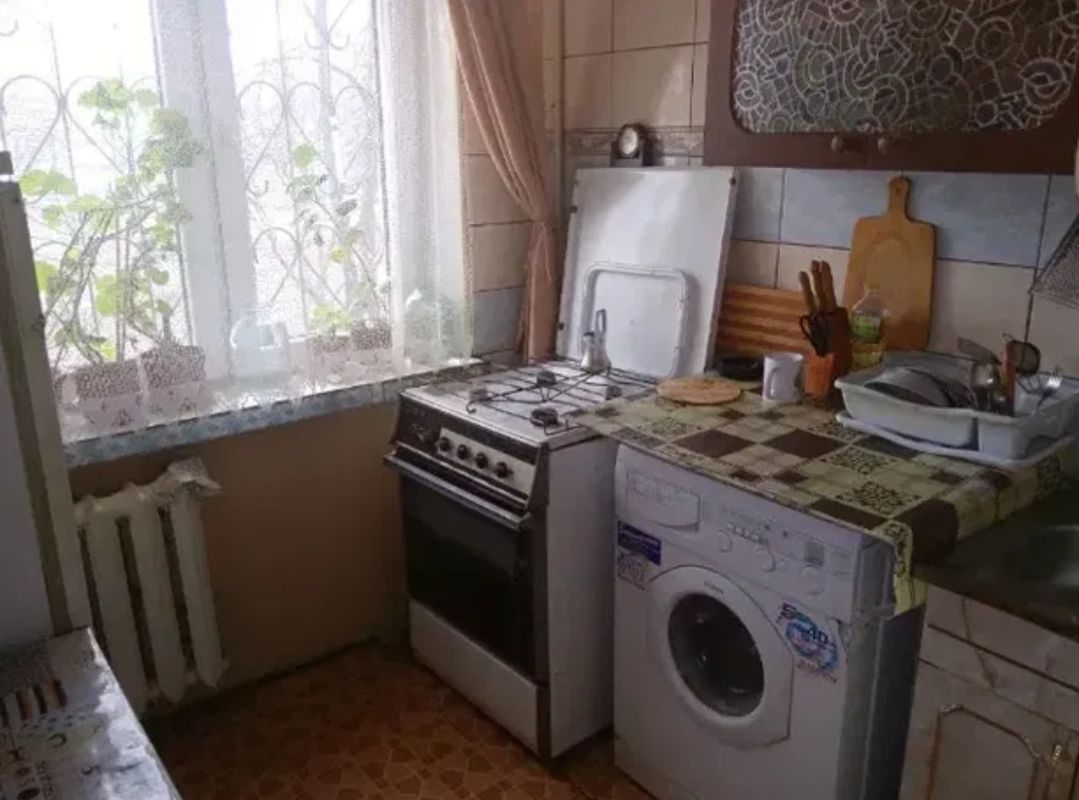 Чому в радянські часи будували квартири з крихітними кухнями. У Радянському Союзі влада намагалася забезпечити житлом всіх своїх громадян.