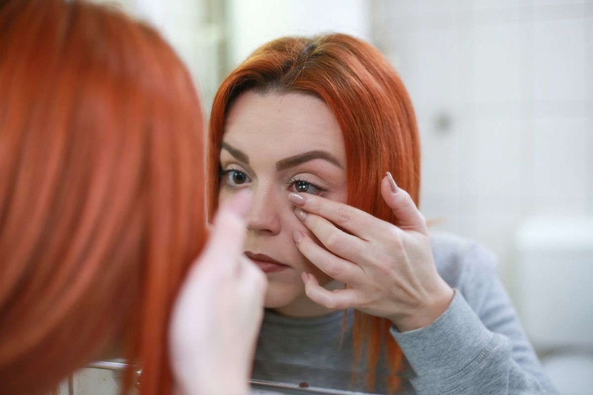 Поради, які допоможуть правильно підібрати крем навколо очей. Шкіра навколо очей є найбільш чутливою, саме тому їй потрібен особливий догляд.