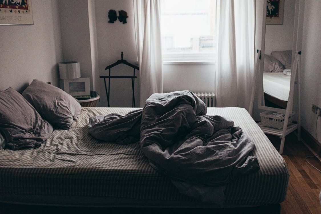 Застеляти постіль відразу після пробудження — небезпечно, і ось чому. Не поспішайте наводити поряд, після того, як встали з ліжка. Це може бути небезпечно.