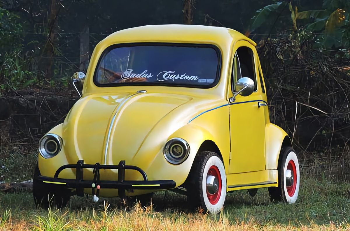 В Індії механік зібрав Volkswagen Beetle зі старого мотлоху по фотографіях. Житель індійського міста Чертала — Ракеш Бабу зібрав власний класичний Volkswagen Beetle з непотребу, знайденого в майстерні батька.