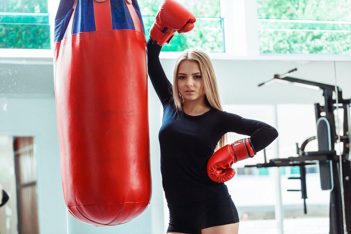 5 причин, чому ви повинні почати займатися боксом. Бокс — ідеальний фітнес для тіла і мозку, тому навіть слабка стать може використати його на свою користь.