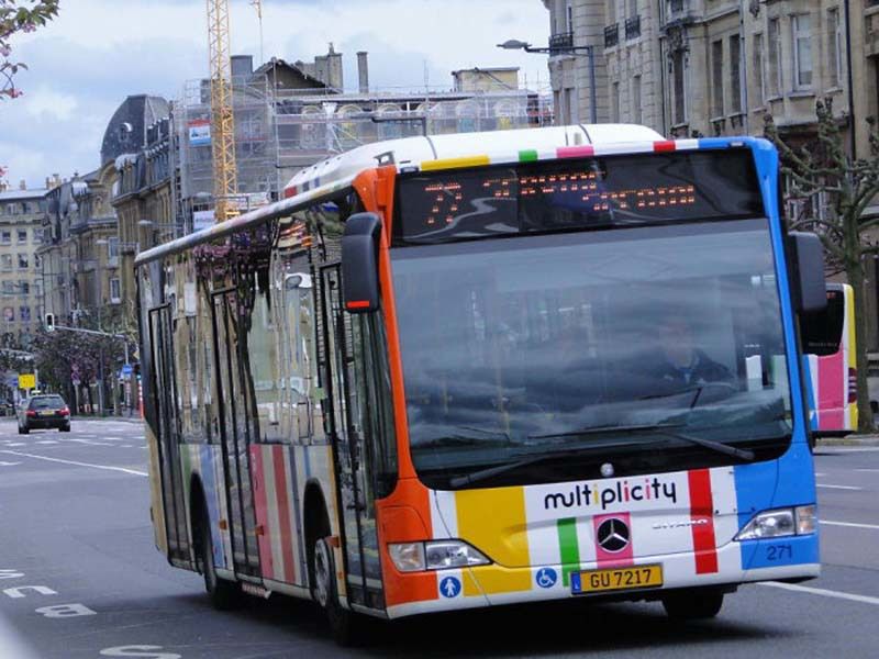 Люксембург зробив громадський транспорт безкоштовним для всіх. Це перша країна у світі, де громадський транспорт став безкоштовним.