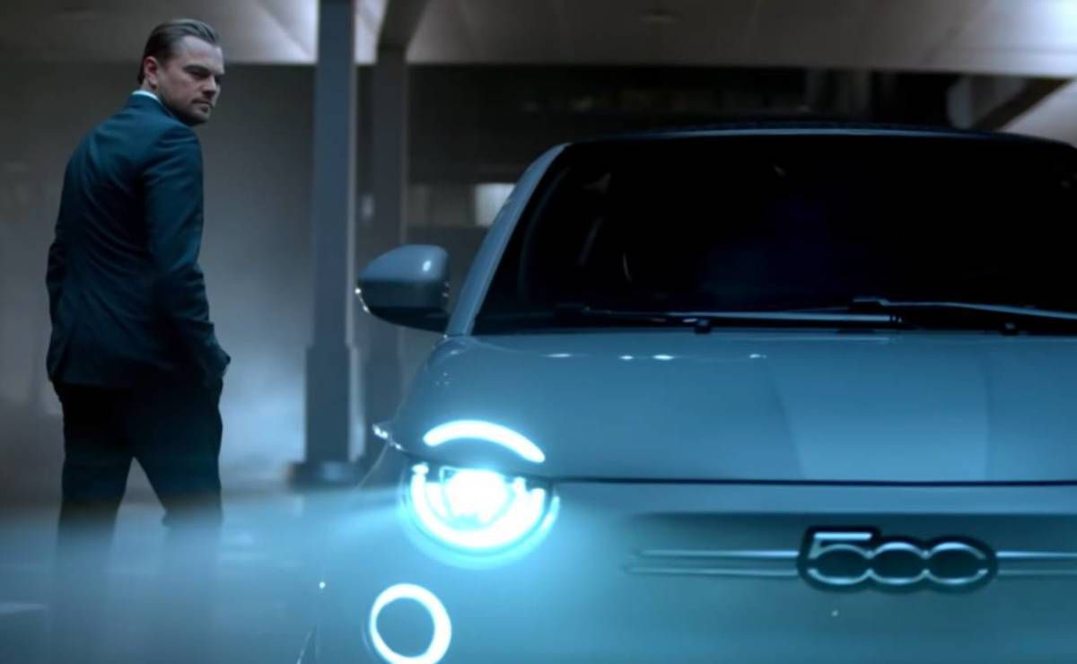 В рекламній кампанії електромобіля Fiat 500e взяв участь Леонардо Ді Капріо. Леонардо Ді Капріо знявся в рекламі нового електромобіля.