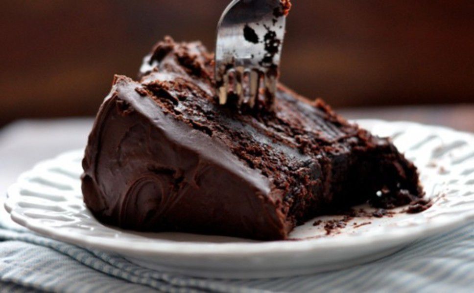Шоколадний і вологий торт — випічка, яка стане вашим фаворитом. Рекомендуємо спробувати!