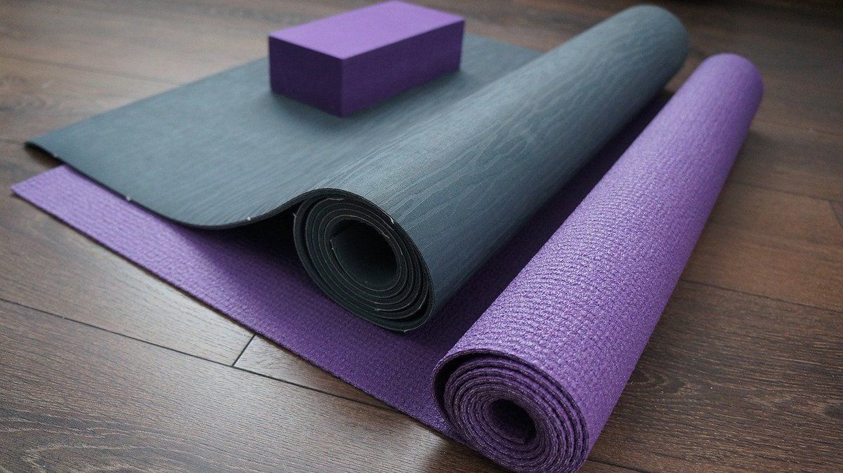 Які критерії потрібно враховувати при покупці килимка для йоги та фітнесу. Як обрати правильний килимок для йоги та фітнесу — рекомендації експерта.