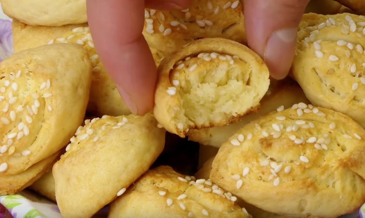 Смачне печиво з плавленого сиру — цікавий рецепт. В результаті ви отримаєте величезну миску печива.