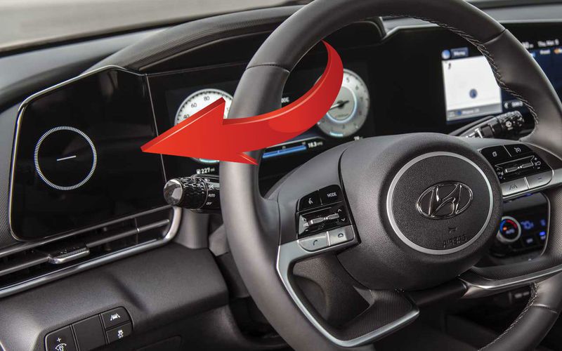 У Hyundai розповіли, навіщо новій Elantra дивне коло поряд з кермом. Загадку від Hyundai розкрито: пояснення виявилося з однієї сторони елементарним, з іншої — неочікуваним.