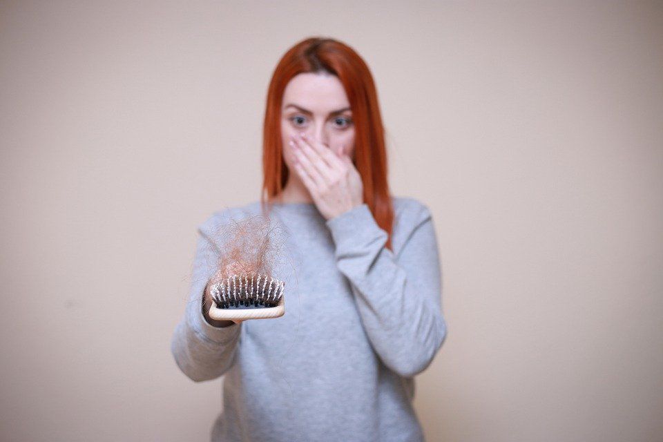 Топ-5 міфів про випадання волосся, у які люди продовжують вірити. Деякі твердження про випадання волосся є неправдою.