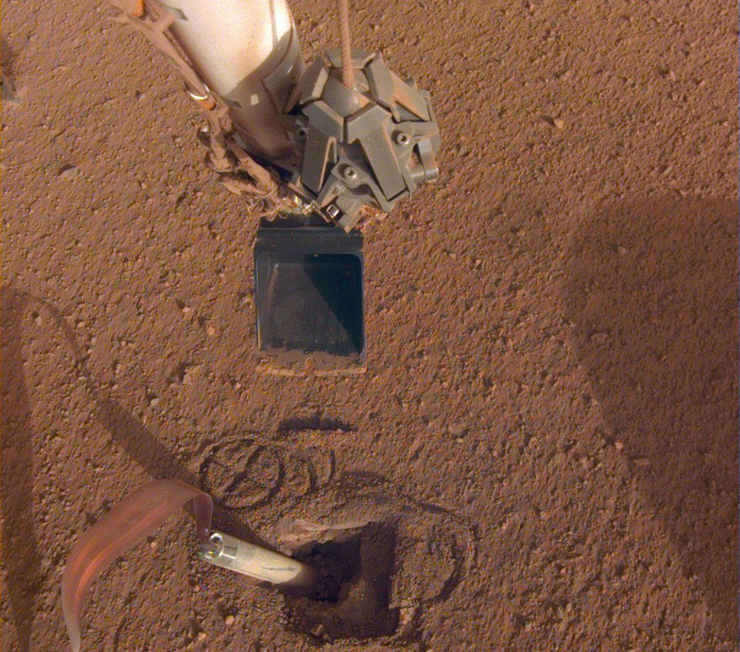 НАСА змусило свій марсохід, що застряг, вдарити самого себе лопатою. Довелося застосувати метод «допоможи собі сам».