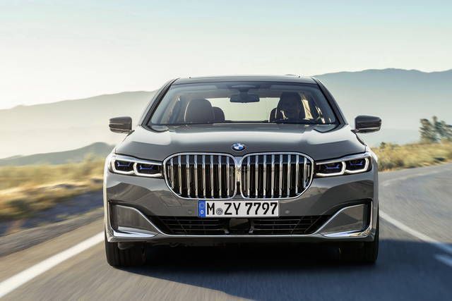 Наступне покоління моделі BMW 7 серії переведуть на електрику. Авто отримає чотири силові установки на вибір, в тому числі електричну.