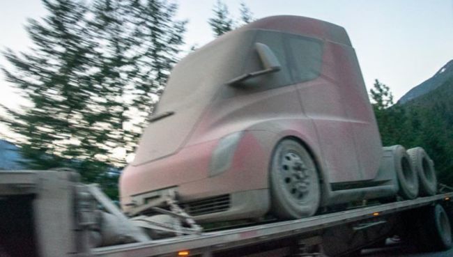 Tesla Semi пройшла випробування холодом і погодними умовами на Алясці. Випробування вантажного автомобіля Tesla Semi на Алясці підійшли до кінця.