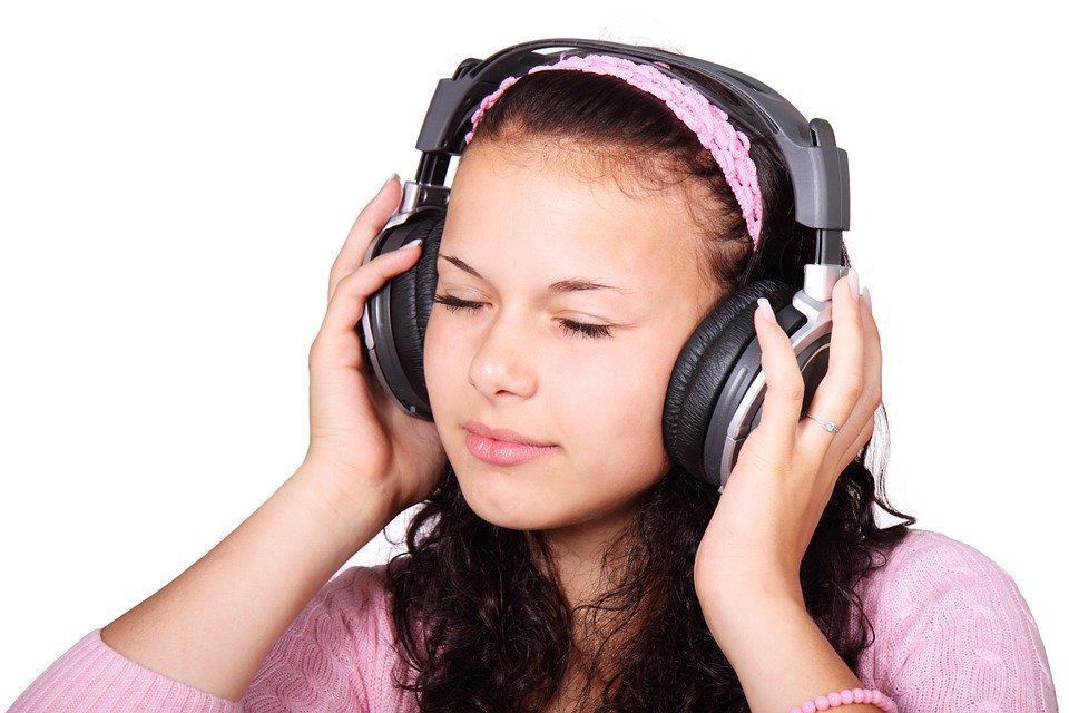 Чому прослуховування музики вважається корисним для здоров'я людей. Музика може позитивно впливати на здоров'я людей.