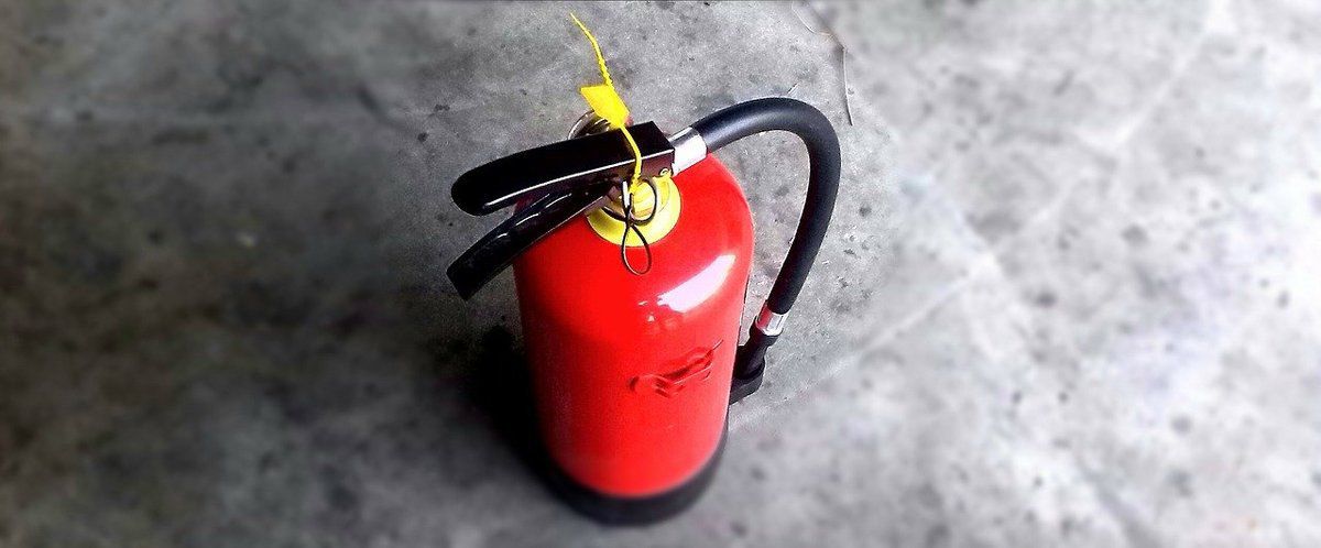 Як обрати надійний вогнегасник для авто, який дійсно допоможе під час пожежі. Чому не всі вогнегасники для авто ефективні.