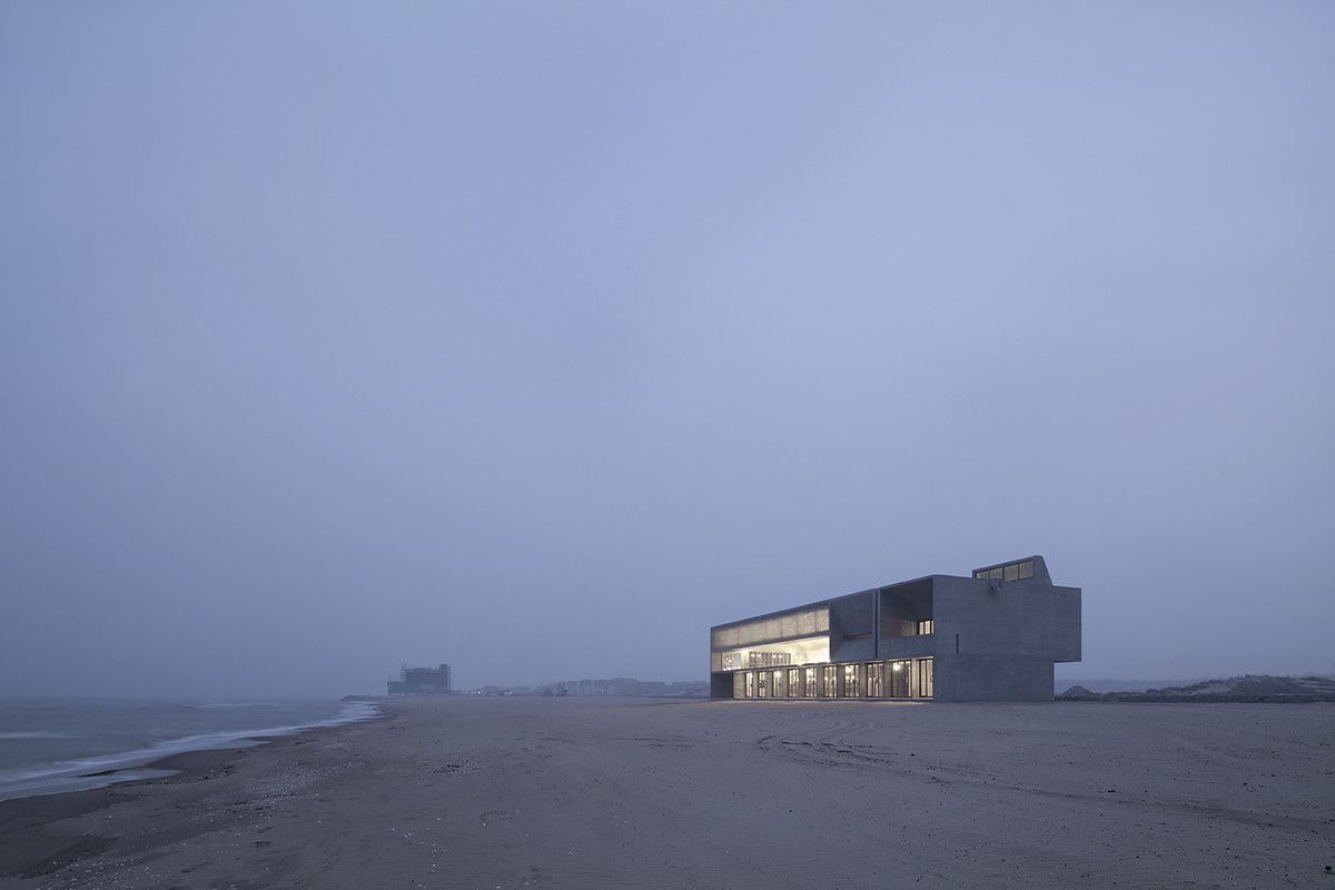 "Найсамотніша бібліотека у світі": вона розташована на березі океану і від відвідувачів немає відбою. Це місце сили й натхнення.