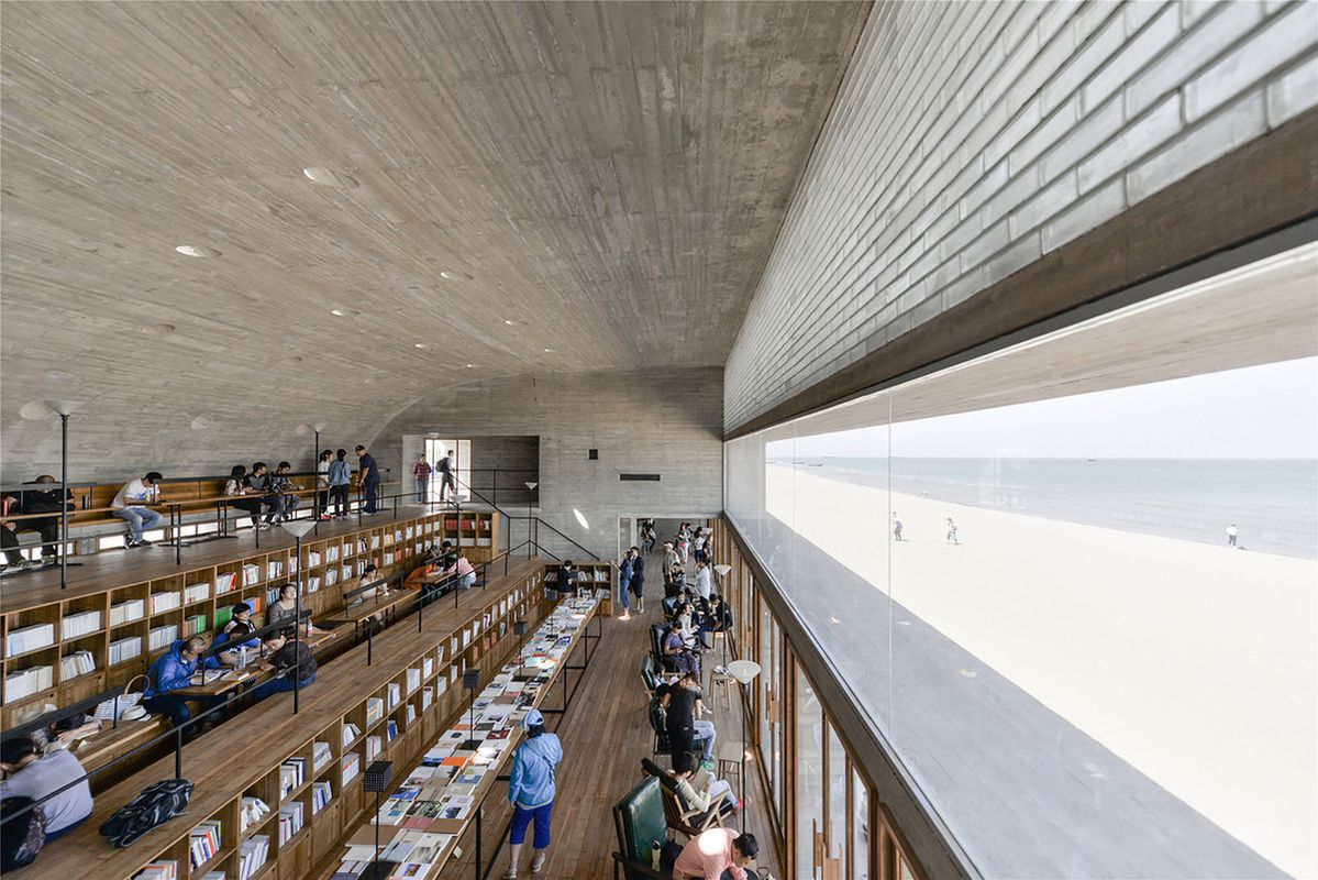 "Найсамотніша бібліотека у світі": вона розташована на березі океану і від відвідувачів немає відбою. Це місце сили й натхнення.