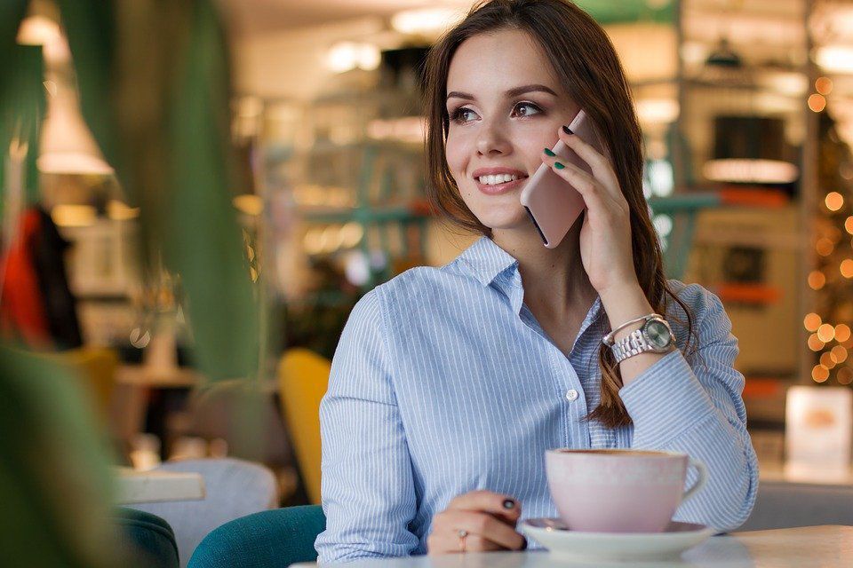 Чому краще дзвонити, ніж писати повідомлення: 5 важливих причин. У телефонних дзвінків більше переваг, ніж у текстових повідомлень.