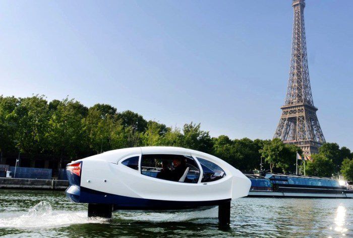 В Парижі з'явиться новий вид туристичного транспорту: електричне таксі на підводних крилах. Голландські бізнесмени задумали незвичайний проєкт — створити таксі на підводних крилах, які б розсікали по воді у великих містах Європи.