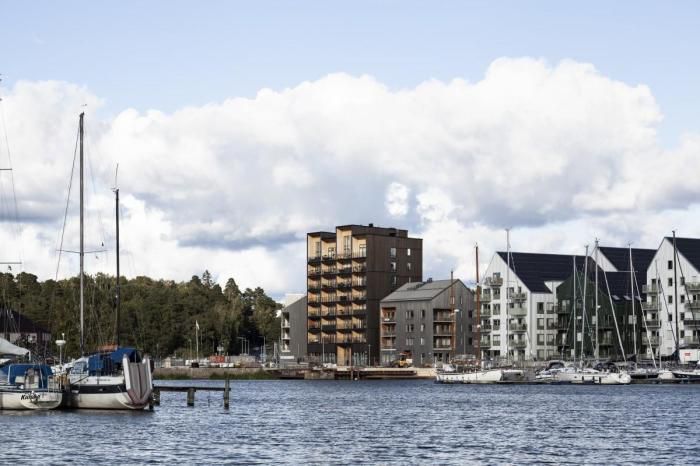 У Швеції побудували багатоповерхівку з дерева, яку можна розібрати й перемістити на інше місце. Унікальна висотка в 8,5 поверхів виготовлена повністю з дерева.