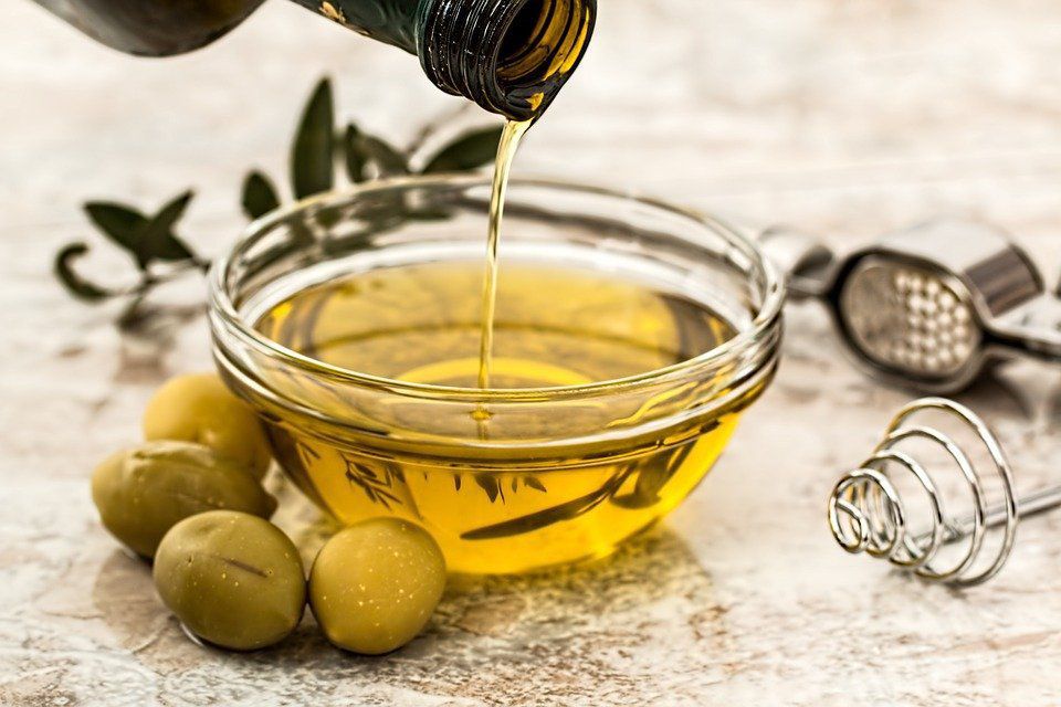 Чого не можна робити з оливковою олією, щоб вона не зашкодила здоров'ю. В яких випадках оливкова олія стає шкідливою.