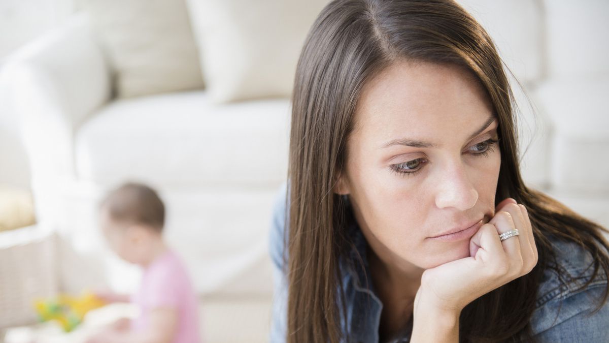 4 риси, які характерні для емоційно недоступних матерів. Емоційно недоступних матерів можна визначити за кількома рисами.