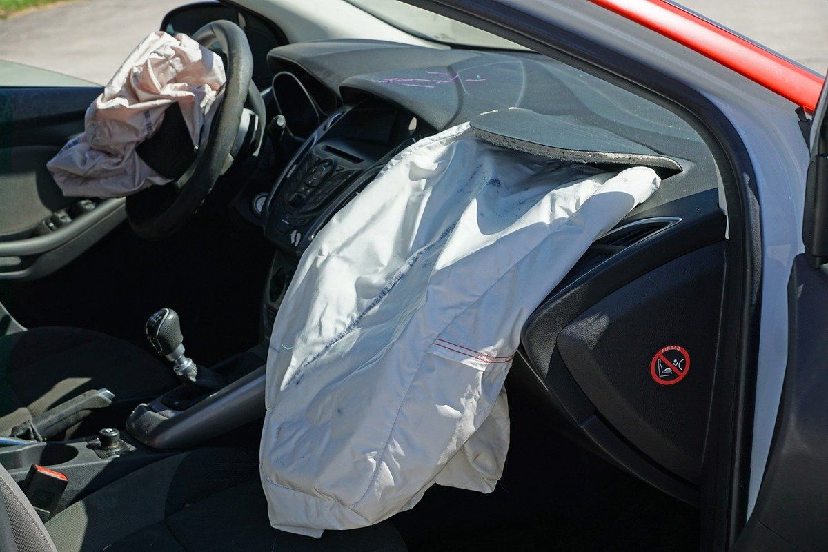 Чи безпечно відновлювати спрацьовані подушки безпеки. На сьогодні практично в кожному сучасному автомобілі, навіть у базових комплектаціях, встановлюються подушки безпеки.