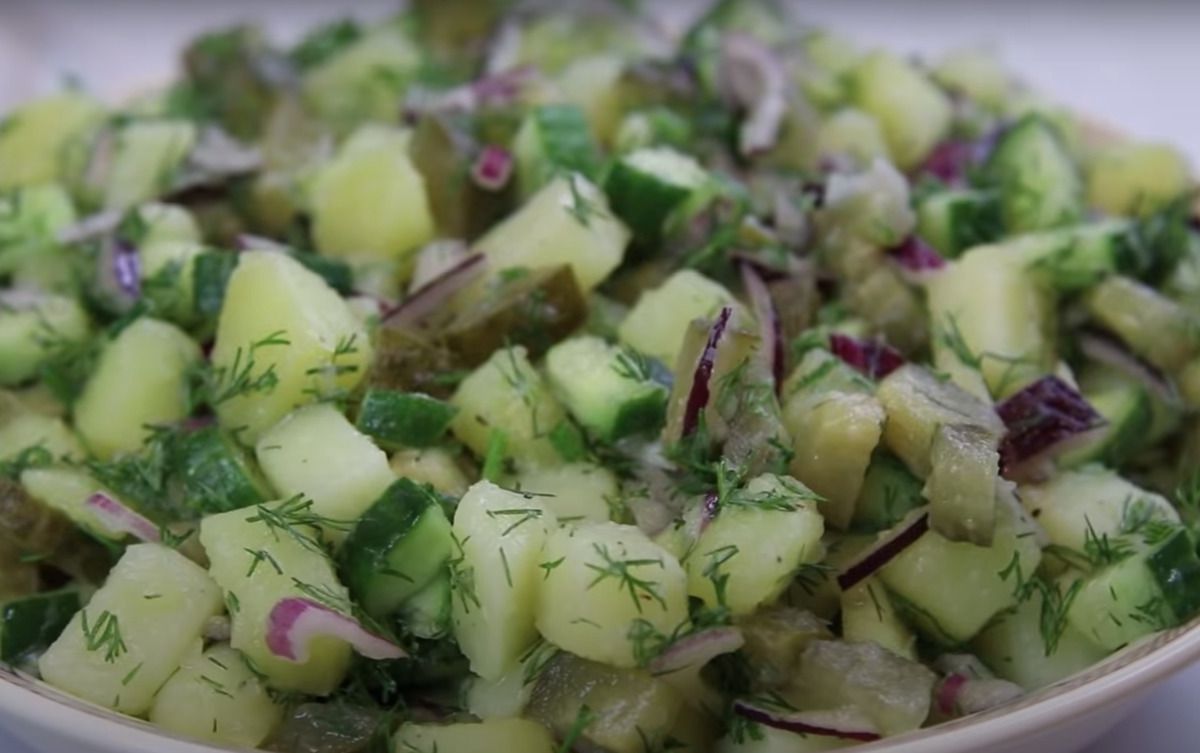 Картопляний салат Монастирський — готується з простих і доступних продуктів. Дуже смачний і водночас пісний салат.