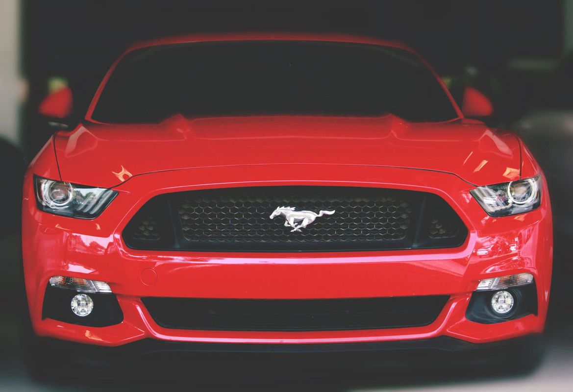 Ford Mustang п'ятий раз поспіль став найпопулярнішим спорткаром у світі. Світовим лідером продажів на ринку спорткарів в п'яте став Ford Mustang.