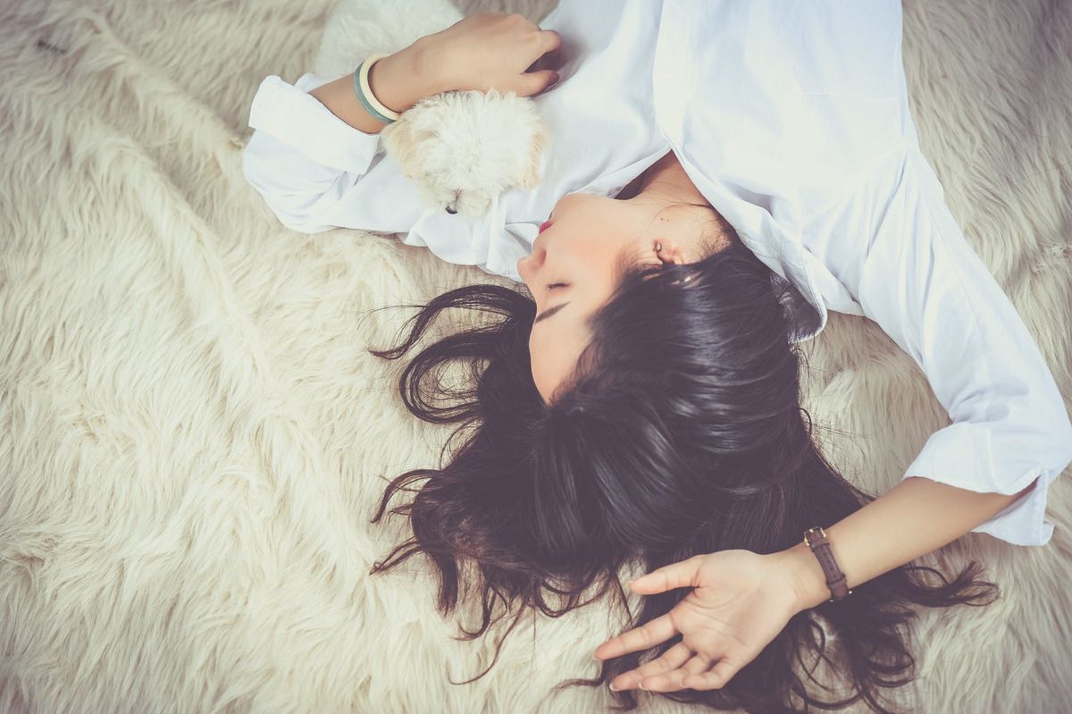Як лягати спати раніше: 5 простих порад, які допоможуть змінити ваш сон на краще. Щоб вставати рано вранці і висипатися, необхідно вчасно лягати спати.