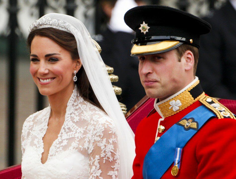 Герцог і герцогиня Кембриджські відзначили 9 років з дня весілля. Подружжя приймають вітання від шанувальників з усього світу.