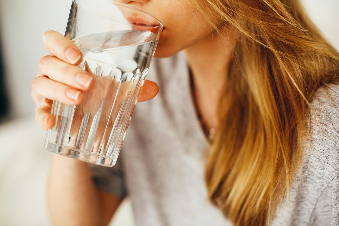 Як пити воду, щоб скинути зайві кілограми — 7 правил. Правила прийому питної води, які допоможуть людині схуднути.