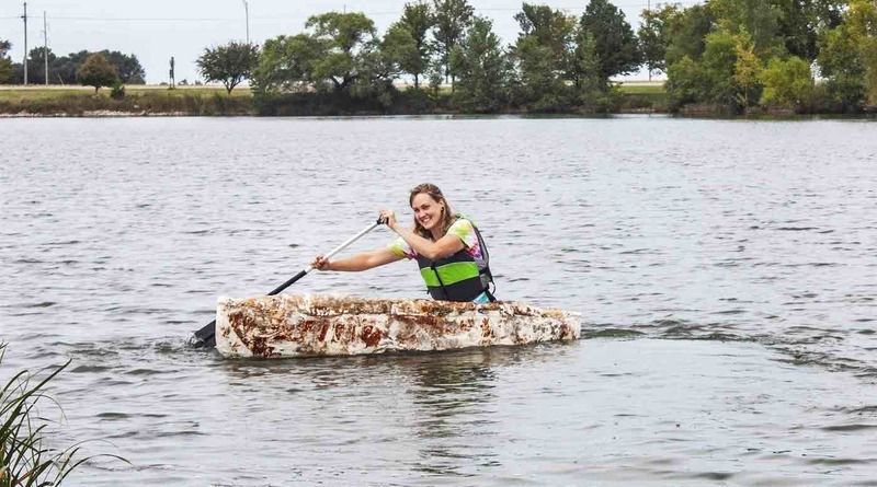 Дівчині з США вдалося виростити човен з грибів і тепер вона катається на ньому водоймою. Дівчині вдалося довести, що гриби є чимось більшим, ніж просто продуктами харчування.
