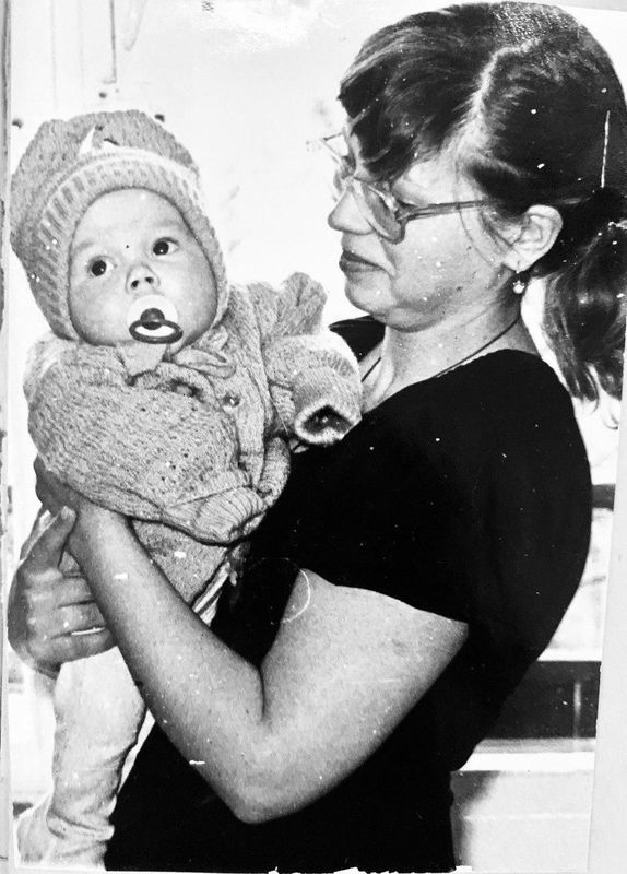 Катерина Кухар поділилася архівними фотографіями своєї мами і розповіла багато цікавих історій з дитинства. Дуже вдячна своїй мамі за її терпіння, добре серце і любов.