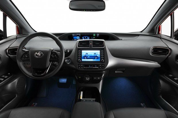 Toyota Prius гібрид святкує своє 20-річчя. На честь цього виробник випустить лімітовану ювілейну серію найпопулярніших гібридів у світі. Toyota Prius виповнилося 20 років. Він як і раніше є найпопулярнішим гібридом.