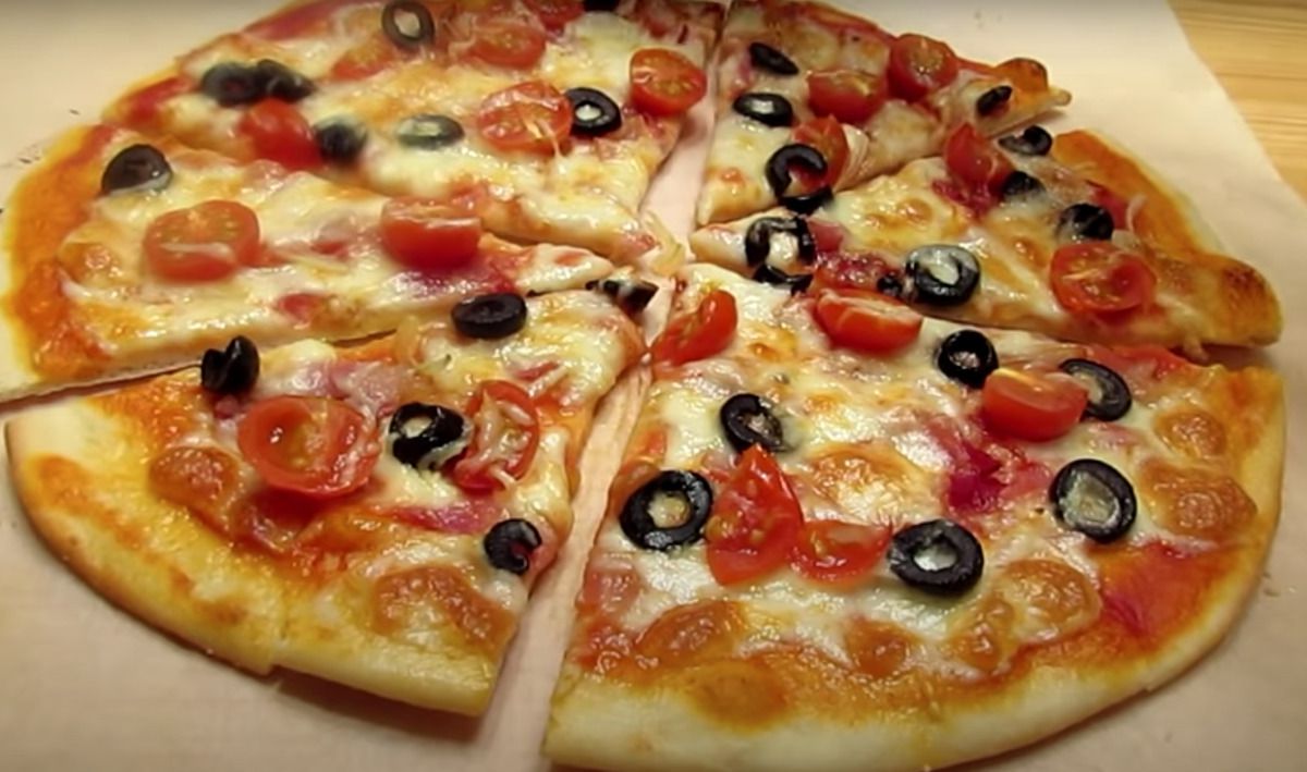 Швидке тісто для смачної піци за мінімум часу. Представляємо вашій увазі рецепт приголомшливого тіста, з яким будь-яка піца буде мега смачною.