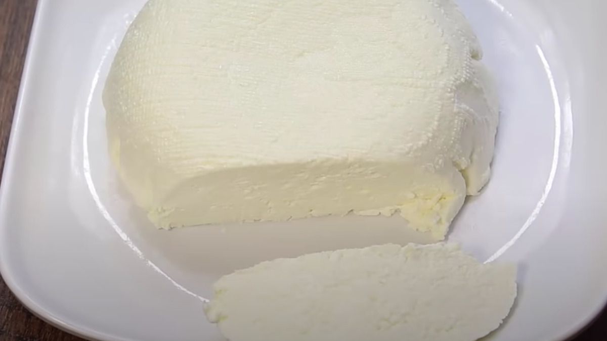 Ніжний та смачний домашній сир з простих інгредієнтів. Спробуйте обов'язково!