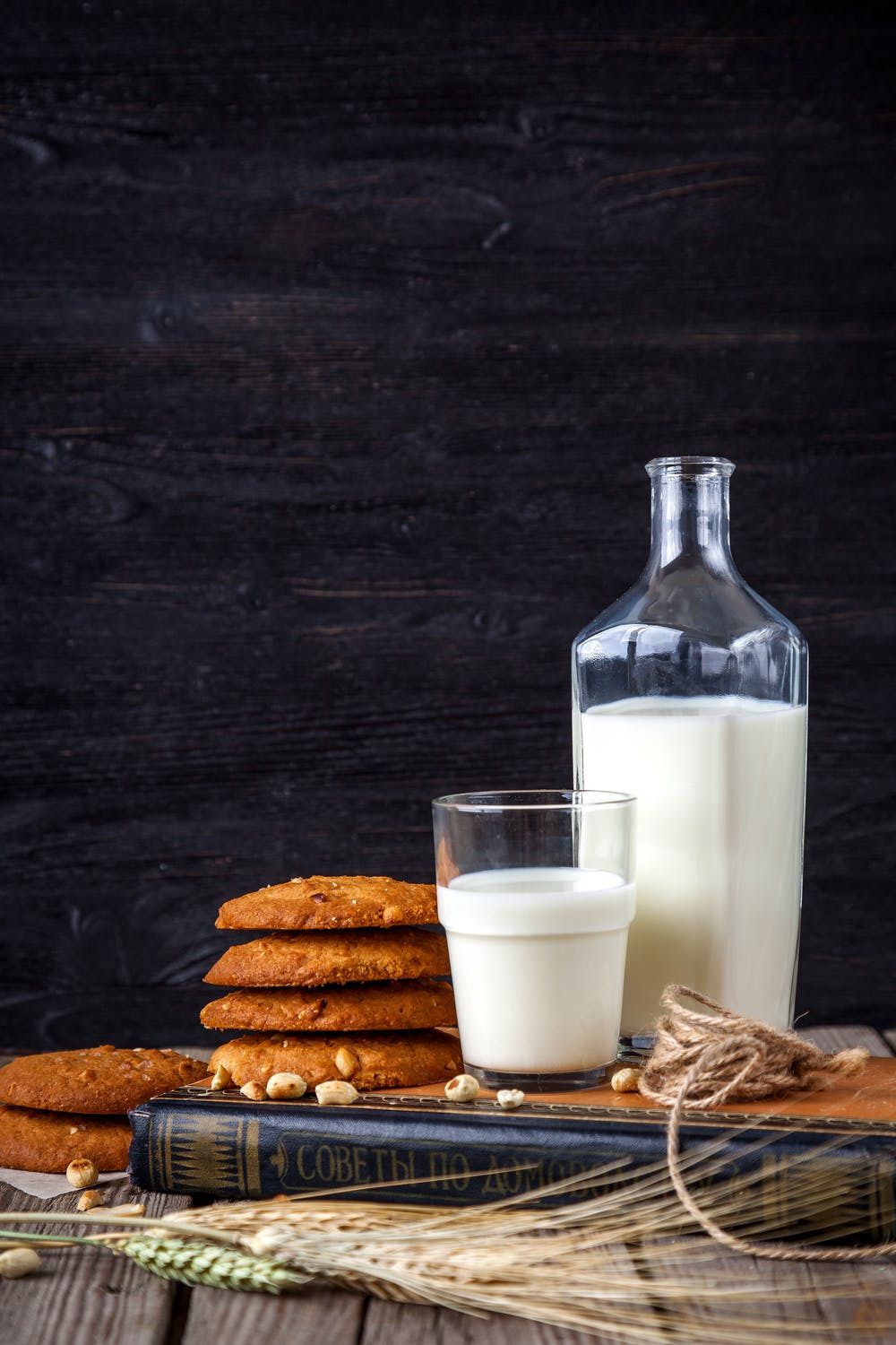 Чому рослинне молоко не є повноцінними аналогами коров'ячого молока — користь і шкода аналогів. Коров'яче молоко або рослинне?