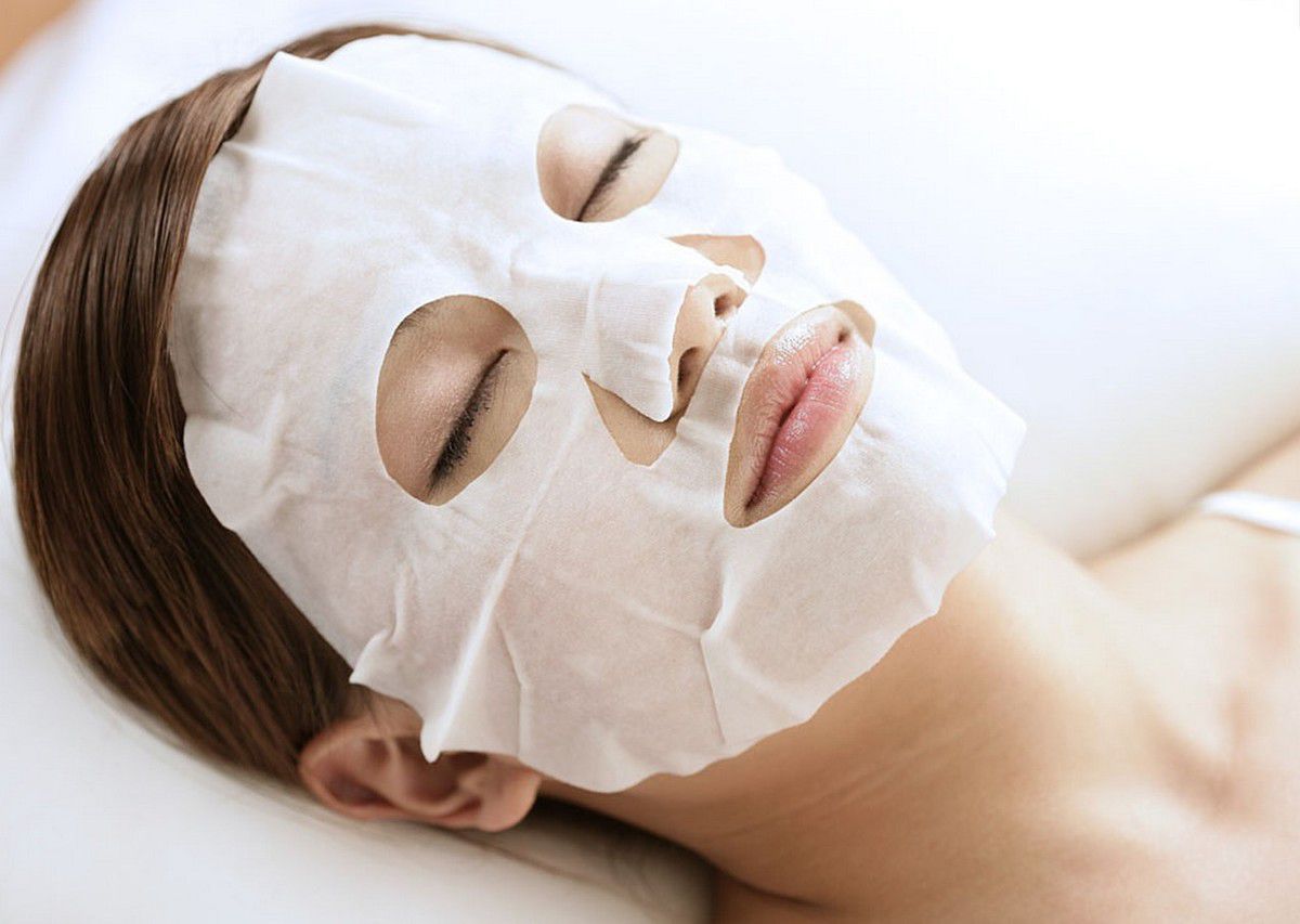 Рецепти домашніх тканинних масок для обличчя з натуральних компонентів. Поради щодо їх застосування.