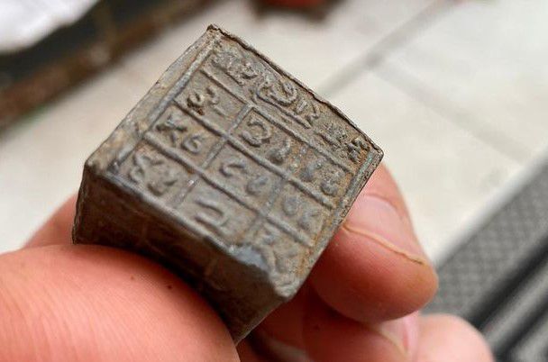 У Великобританії виявили уламки древньої ядерної установки. Знайдені кубики, виготовлені з металу, який дуже нагадує свинець.