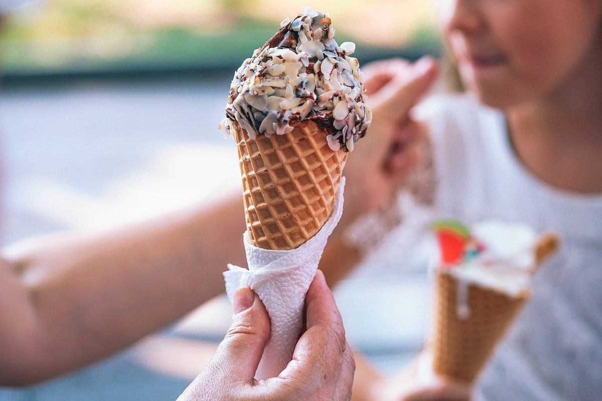 Як правильно їсти морозиво: точна формула від вчених, допоможе вам відчути зовсім інший смак улюбленого десерту. Вчені з'ясували, як посилити смак морозива в 7 разів, і навіть вивели точну формулу.