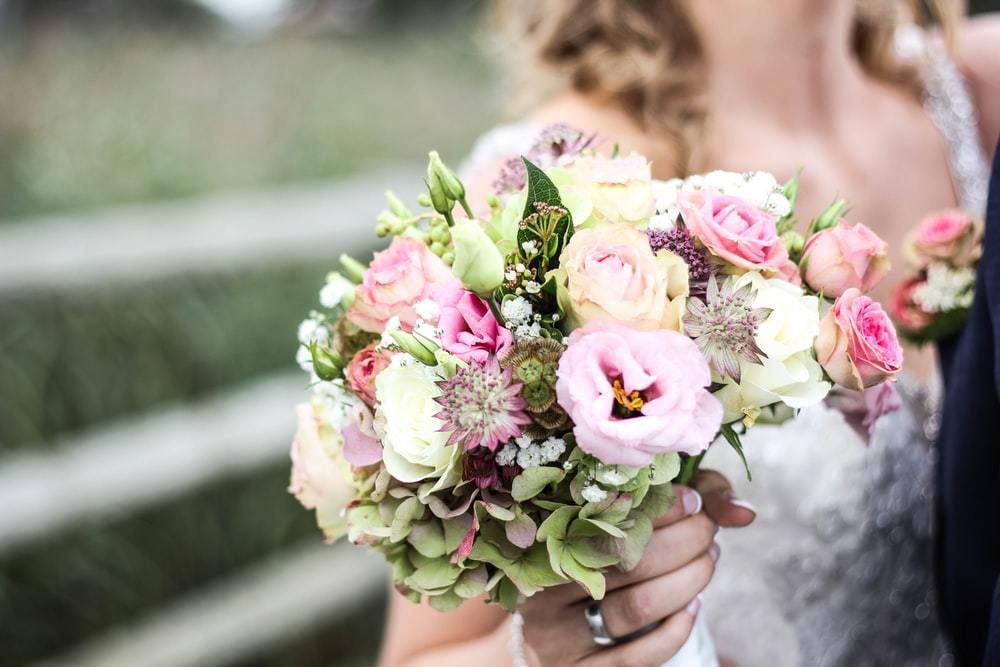 4 типи квітів, які не варто дарувати нареченій. На весілля деякі типи квітів дарувати не варто.