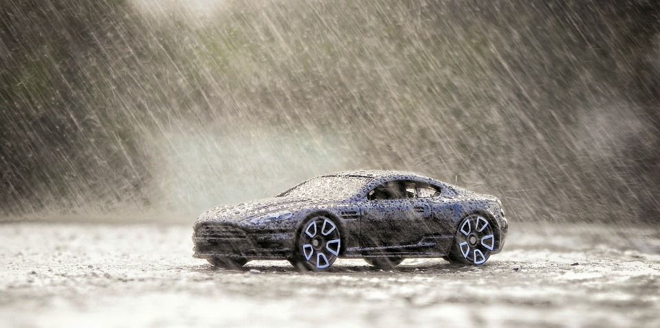 На що звертати увагу водієві під час поїздки під проливним дощем. Коли поїздка запланована заздалегідь, обирати погоду не доводиться.