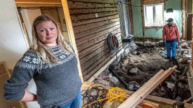 Норвезька пара під час ремонту знайшла під підлогою свого будинку могилу вікінга. За оцінками археолога, знахідка відносяться до 950-1050 років.